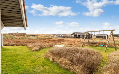 Doris - 150M from the Sea: Dak, Land Lot, Verblijf, Huis, Landelijk Gebied, Schuur, Siding, Garden Gebouwen, Blokhut, Hut