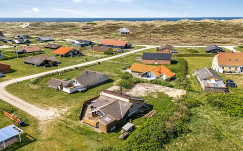 Arla - 200M from the Sea: Hout, Dak, Architectuur, Huis, Huis, Verblijf, Siding, Hardwood, Helling, Landgoed