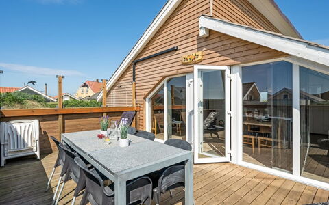 Arla - 200M from the Sea: Hout, Dak, Architectuur, Huis, Huis, Verblijf, Siding, Hardwood, Helling, Landgoed