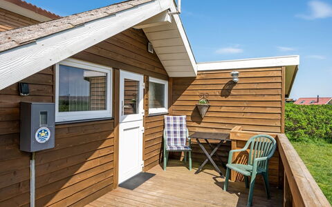 Arla - 200M from the Sea: Hout, Dak, Architectuur, Huis, Huis, Verblijf, Siding, Hardwood, Helling, Landgoed