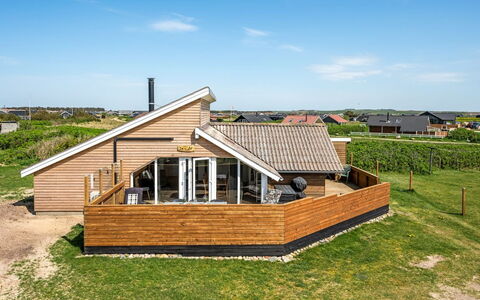 Arla - 200M from the Sea: Hout, Dak, Architectuur, Huis, Huis, Verblijf, Siding, Hardwood, Helling, Landgoed