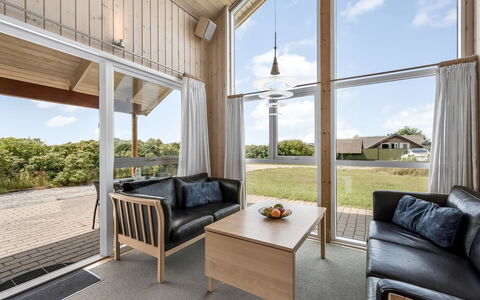 Cristine - 400M from the Sea: Dak, Huis, Huis, Verblijf, Siding, Landgoed, Oprit, Garden Gebouwen, Werf, Schuur