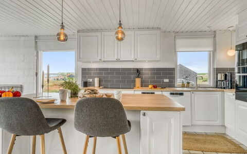 Gudmand - 200M from the Sea: Keuken, Countertop, Flooring, Hout, Meubilair, Cabinetry, Verdieping, Toestel Van De Keuken, Interieur Ontwerp, Plafond
