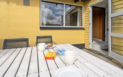 Suki - 650M from the Sea: Hout, Dak, Architectuur, Huis, Huis, Verblijf, Siding, Hardwood, Helling, Landgoed