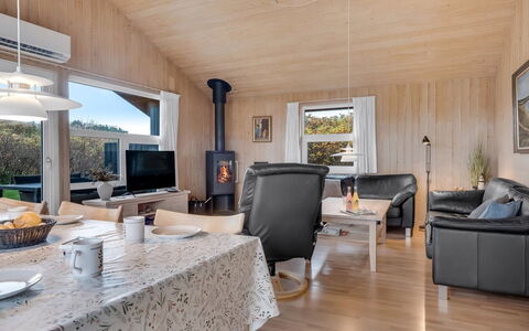 Sofja - 150M from the Sea: Hout, Meubilair, Huis, Interieur Ontwerp, Plafond, Huis, Woonkamer, Kamer, Verblijf, Verdieping