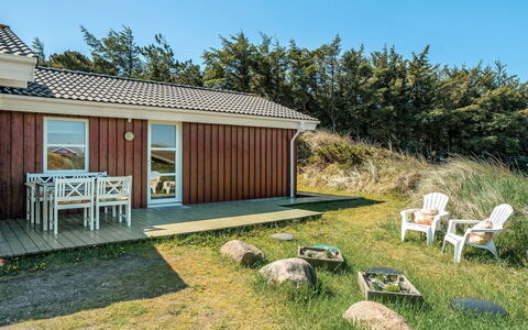 Sighwarth - 350M from the Sea: Struik, Stedelijk Ontwerp, Groundcover, Steen, Appartement, Landgoed, Metselwerk, Balkon, Landscaping