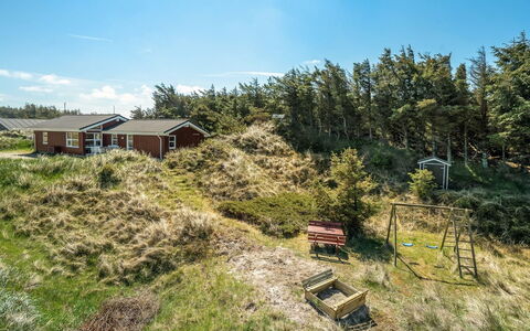 Sighwarth - 350M from the Sea: Struik, Stedelijk Ontwerp, Groundcover, Steen, Appartement, Landgoed, Metselwerk, Balkon, Landscaping