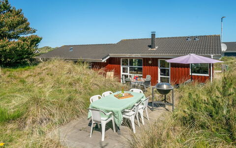 Sighwarth - 350M from the Sea: Struik, Stedelijk Ontwerp, Groundcover, Steen, Appartement, Landgoed, Metselwerk, Balkon, Landscaping