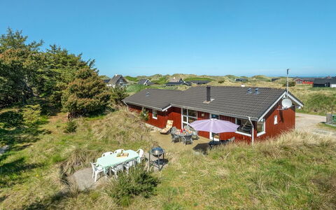 Sighwarth - 350M from the Sea: Struik, Stedelijk Ontwerp, Groundcover, Steen, Appartement, Landgoed, Metselwerk, Balkon, Landscaping