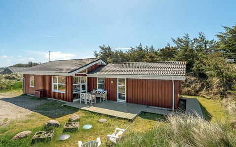 Sighwarth - 350M from the Sea: Struik, Stedelijk Ontwerp, Groundcover, Steen, Appartement, Landgoed, Metselwerk, Balkon, Landscaping