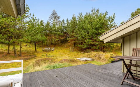 Hereth - 700M from the Sea: Hout, Plank, Hardwood, Dek, Beits, Verblijf, Siding, Houten Vloer, Schaduw, Veranda