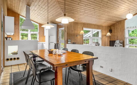 Hereth - 700M from the Sea: Hout, Interieur Ontwerp, Plafond, Lichte Inrichting, Meubilair, Flooring, Keuken En Eettafel, Keuken, Verdieping, Huis