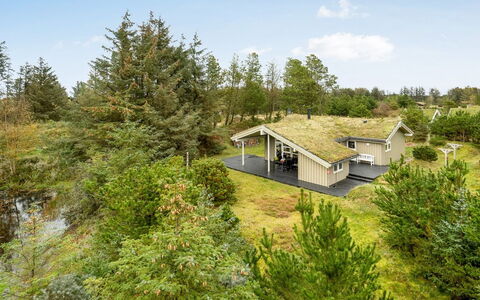 Hereth - 700M from the Sea: Gebouw, Huis, Venster, Huis, Dak, Woongebied, Struik, Verblijf, Land Lot