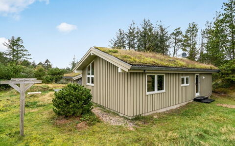 Hereth - 700M from the Sea: Gebouw, Huis, Venster, Huis, Dak, Woongebied, Struik, Verblijf, Land Lot