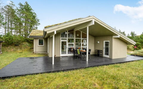 Hereth - 700M from the Sea: Gebouw, Huis, Venster, Huis, Dak, Woongebied, Struik, Verblijf, Land Lot