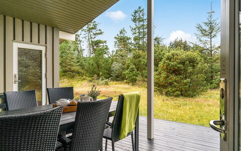 Hereth - 700M from the Sea: Gebouw, Huis, Venster, Huis, Dak, Woongebied, Struik, Verblijf, Land Lot