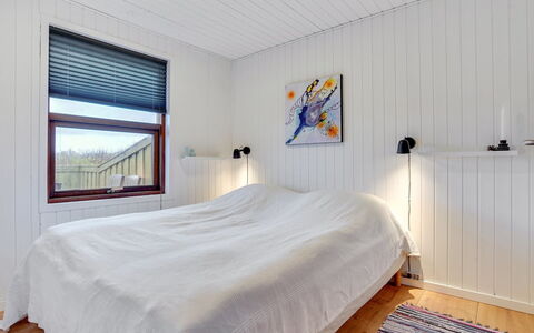 Jobst - 150M from the Sea: Hout, Plafond, Slaapkamer, Interieur Ontwerp, Huis, Verdieping, Bed, Houten Vloer, Kamer, Bedding