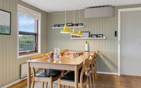 Jobst - 150M from the Sea: Meubilair, Interieur Ontwerp, Flooring, Hout, Plafond, Verdieping, Keuken En Eettafel, Tafel, Eetkamer, Lichte Inrichting