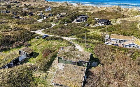 Jobst - 150M from the Sea: Ecoregio, Landschap, Landelijk Gebied, Land Lot, Terrein, Plantengemeenschap, Dak, Verblijf, Helling, Dorp
