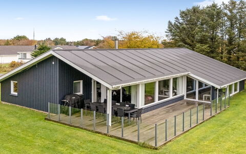 Franke - 1.1Km from the Sea: Plafond, Flooring, Interieur Ontwerp, Verdieping, Samengesteld Materiaal, Meubilair, Toevlucht, Hotel, Ontwerp, Daylighting