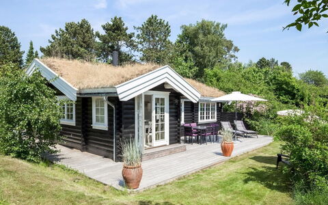 Ottil - 1Km from the Sea: Hout, Huis, Verblijf, Huis, Dak, Landelijk Gebied, Siding, Blokhut, Garden Gebouwen, Hardwood