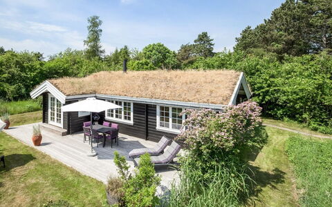 Ottil - 1Km from the Sea: Hout, Huis, Verblijf, Huis, Dak, Landelijk Gebied, Siding, Blokhut, Garden Gebouwen, Hardwood