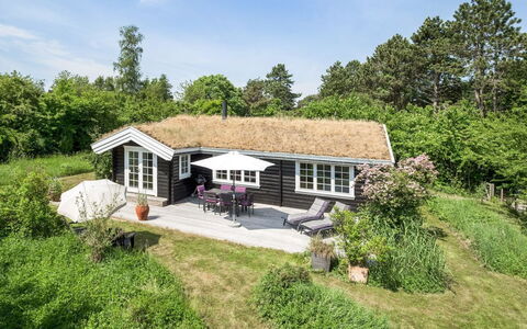 Ottil - 1Km from the Sea: Hout, Huis, Verblijf, Huis, Dak, Landelijk Gebied, Siding, Blokhut, Garden Gebouwen, Hardwood
