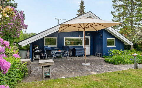 Begitta - 350M from the Sea: Hout, Dak, Architectuur, Huis, Huis, Verblijf, Siding, Hardwood, Helling, Landgoed