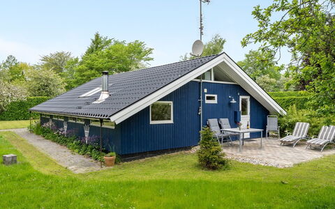 Begitta - 350M from the Sea: Hout, Dak, Architectuur, Huis, Huis, Verblijf, Siding, Hardwood, Helling, Landgoed