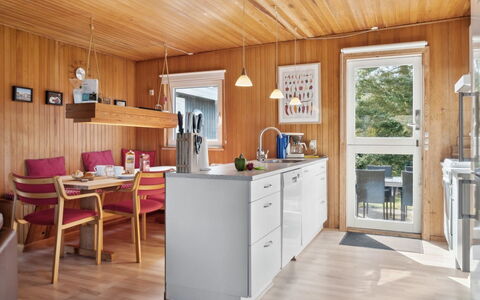 Frode - 400M from the Sea: Hout, Huis, Verblijf, Huis, Dak, Landelijk Gebied, Siding, Blokhut, Garden Gebouwen, Hardwood
