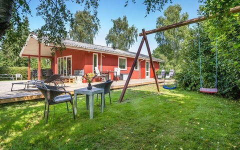 Mile - 260M from the Sea: Huis, Huis, Deur, Dak, Verblijf, Landgoed, Tuin, Schaduw, Siding, Werf