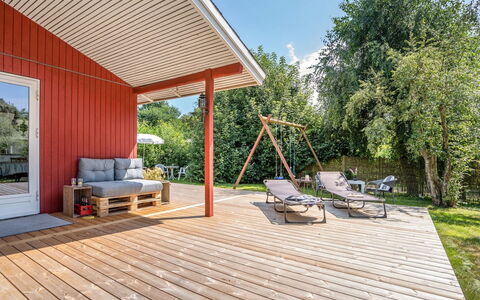 Mile - 260M from the Sea: Huis, Huis, Deur, Dak, Verblijf, Landgoed, Tuin, Schaduw, Siding, Werf
