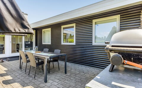 Allaine - 500M from the Sea: Hout, Huis, Verblijf, Huis, Dak, Landelijk Gebied, Siding, Blokhut, Garden Gebouwen, Hardwood