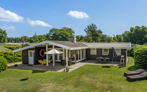 Allaine - 500M from the Sea: Hout, Huis, Verblijf, Huis, Dak, Landelijk Gebied, Siding, Blokhut, Garden Gebouwen, Hardwood