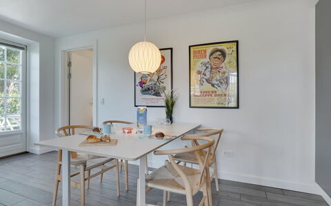 Odeta - 100M from the Sea: Huis, Dak, Huis, Verblijf, Schuur, Garden Gebouwen, Siding, Werf, Blokhut, Hut