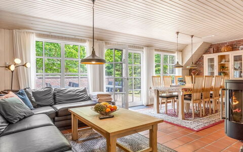 Pauna - 50M from the Sea: Meubilair, Hout, Interieur Ontwerp, Flooring, Plafond, Bankstel, Verdieping, Houten Vloer, Woonkamer, Huis