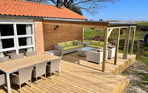 Marjukka - 10M from the Sea: Struik, Stedelijk Ontwerp, Groundcover, Steen, Appartement, Landgoed, Metselwerk, Balkon, Landscaping