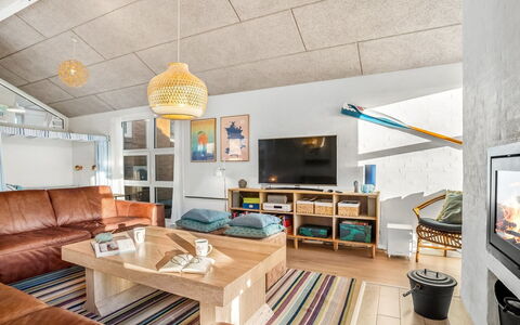 Marjukka - 10M from the Sea: Meubilair, Interieur Ontwerp, Flooring, Hout, Plafond, Bankstel, Verdieping, Kamer, Woonkamer, Lichte Inrichting