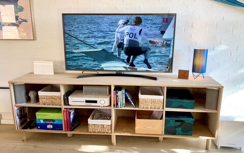 Marjukka - 10M from the Sea: Meubilair, Stellingen, Hout, Plank, Interieur Ontwerp, Flooring, Verdieping, Woonkamer, Boekenkast, Kamer