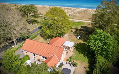 Marjukka - 10M from the Sea: Struik, Stedelijk Ontwerp, Groundcover, Steen, Appartement, Landgoed, Metselwerk, Balkon, Landscaping
