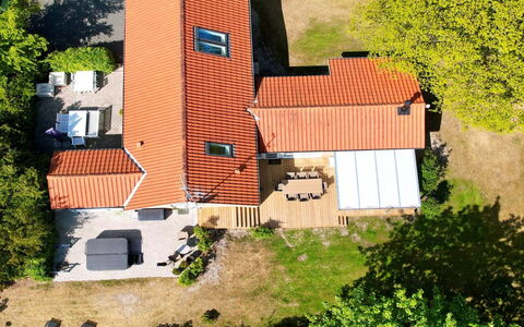 Marjukka - 10M from the Sea: Struik, Stedelijk Ontwerp, Groundcover, Steen, Appartement, Landgoed, Metselwerk, Balkon, Landscaping