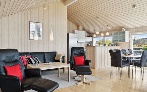 Swanhild - 900M from the Sea: Hout, Huis, Verblijf, Huis, Dak, Landelijk Gebied, Siding, Blokhut, Garden Gebouwen, Hardwood