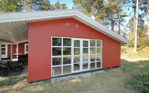 Borica - 100M from the Sea: Gebouw, Huis, Venster, Huis, Dak, Woongebied, Struik, Verblijf, Land Lot