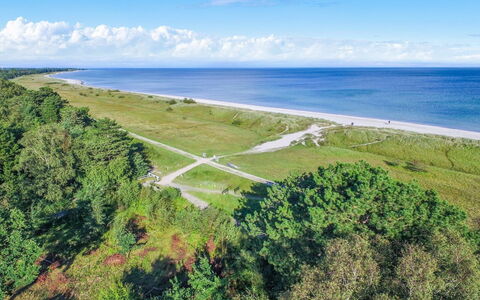 Borica - 100M from the Sea: Gebouw, Huis, Venster, Huis, Dak, Woongebied, Struik, Verblijf, Land Lot