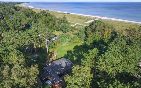 Borica - 100M from the Sea: Gebouw, Huis, Venster, Huis, Dak, Woongebied, Struik, Verblijf, Land Lot