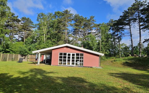 Borica - 100M from the Sea: Gebouw, Huis, Venster, Huis, Dak, Woongebied, Struik, Verblijf, Land Lot