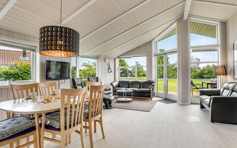 Birtir - 1.2Km from the Sea: Gras, Huis, Dak, Huis, Verblijf, Struik, Land Lot, Landelijk Gebied, Boerderij, Groundcover