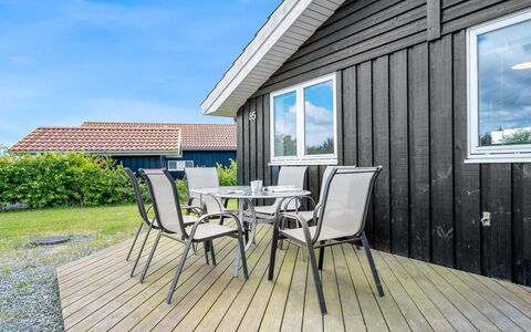 Birtir - 1.2Km from the Sea: Gras, Huis, Dak, Huis, Verblijf, Struik, Land Lot, Landelijk Gebied, Boerderij, Groundcover