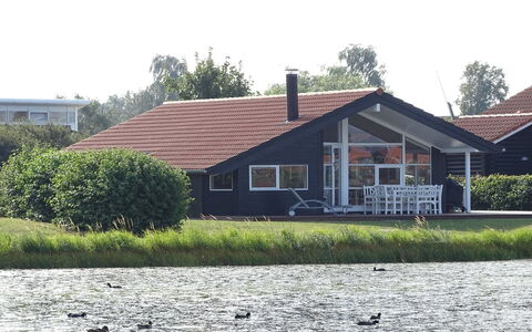 Godtfrede - 950M from the Sea: Zwembad, Buitenmeubels, Meubilair, Toevlucht, Flagstone, Eco Hotel, Schaduw, Stoel, Vrije Tijd, Landgoed
