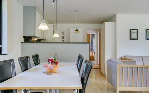 Filippa - 900M from the Sea: Hout, Huis, Verblijf, Huis, Dak, Landelijk Gebied, Siding, Blokhut, Garden Gebouwen, Hardwood